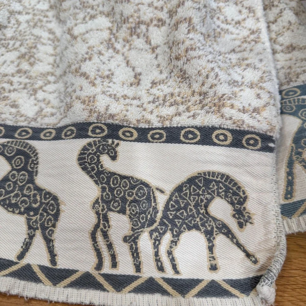 Vintage Giraffe Safari Bath Towels Set of 2 Blue‎ Beige Cotton Jacquard Border